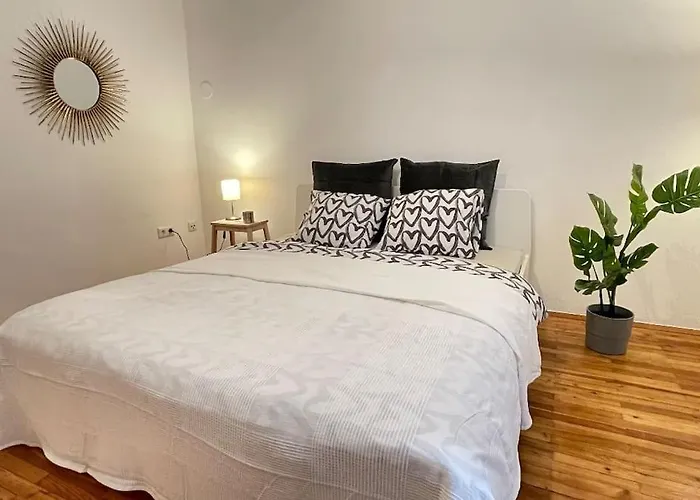 Mariahilfer Street Apartment
