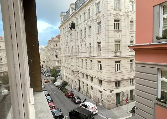 Mariahilfer Street Apartment
